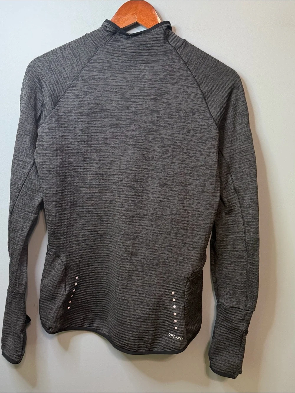 Nike Therma-FIT Sphere Element 1/2-Zip Long Sleeve Pullover. Small